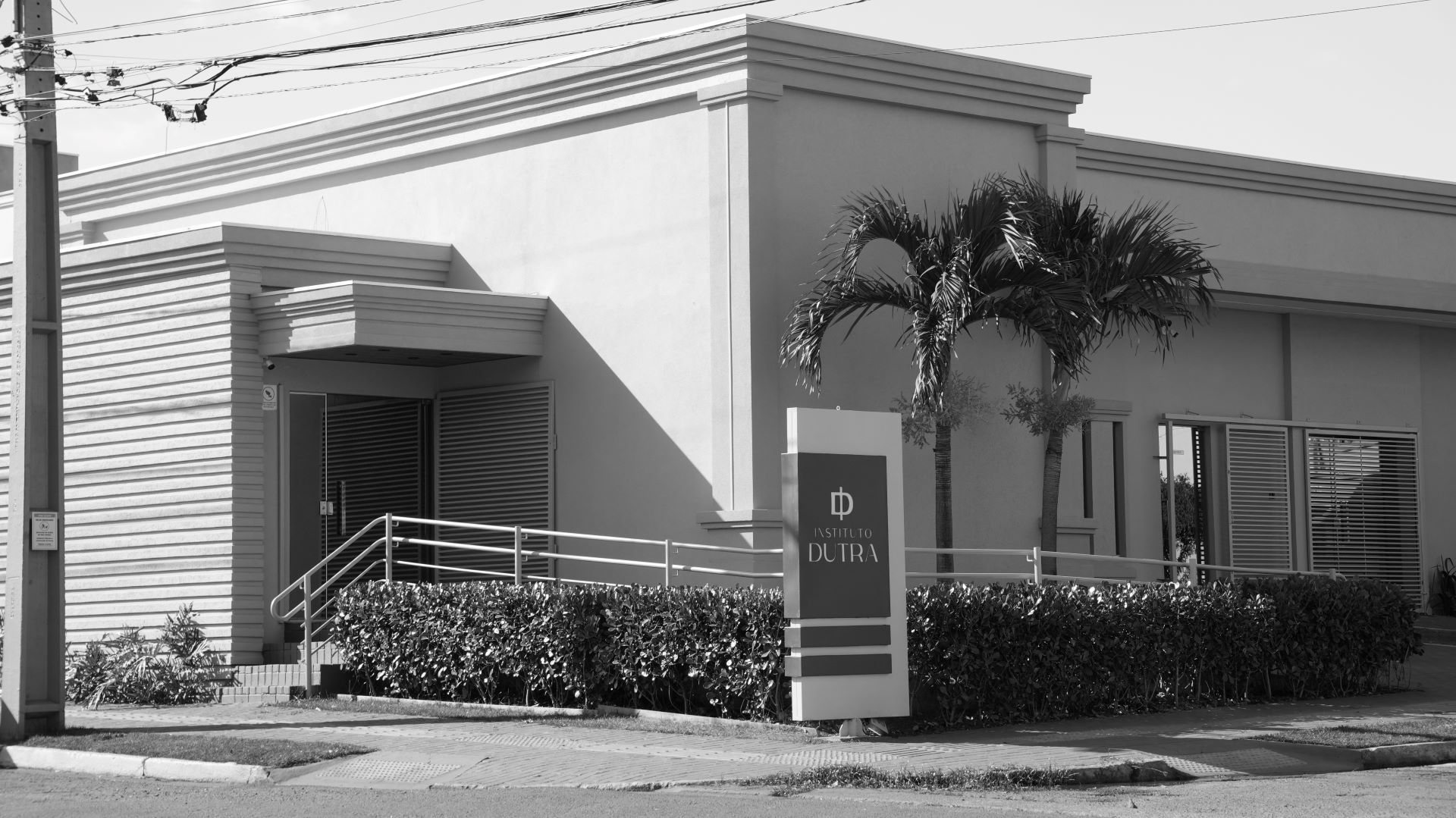 Instituto Emboava - vista lateral da fachada